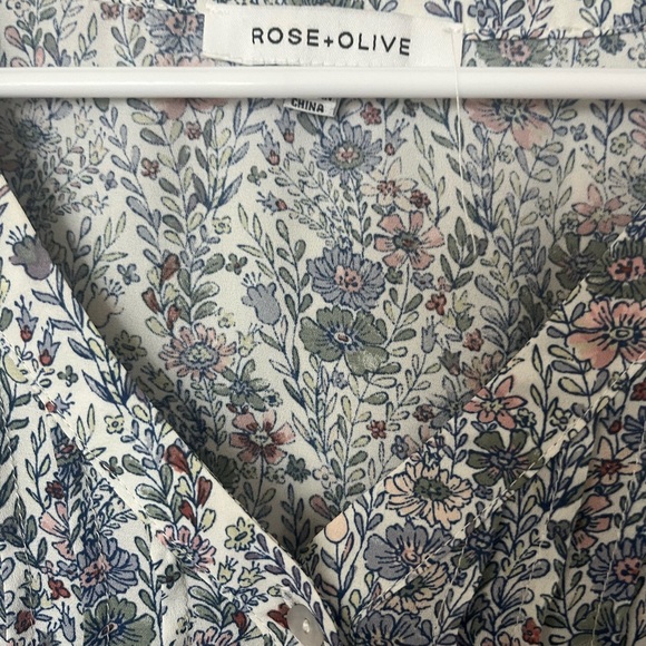 Rose and Olive EUC Flowered Blouse - Picture 4 of 4